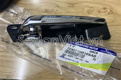 Tay mở cửa trong trước Ssangyong Musso 2002