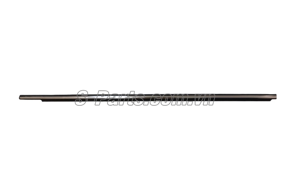 Nẹp chân kính cánh cửa ngoài trước 7571160080