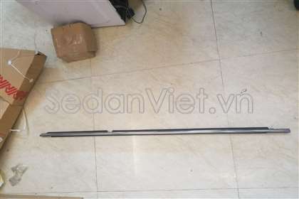 Nẹp chân kính cánh cửa ngoài sau Toyota Camry 2012-2015