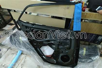 Cánh cửa có nẹp 77003B4010