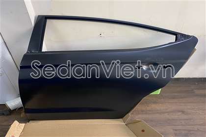 Cánh cửa sau trái