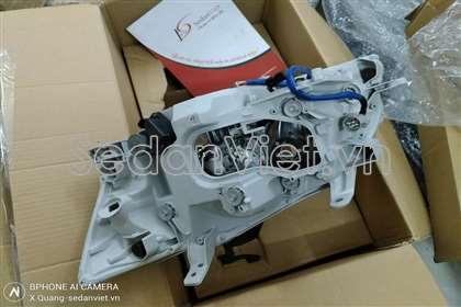 Vỏ đèn pha phải 8111006691
