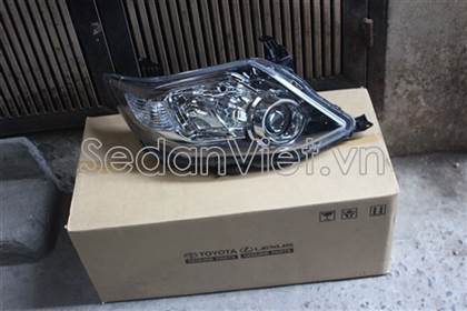 Vỏ đèn pha phải Toyota Fortuner 2012-2015