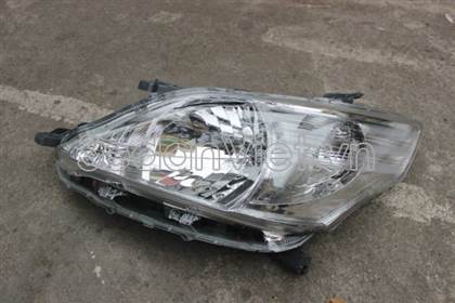 Vỏ đèn pha phải Toyota Innova 2012-2013