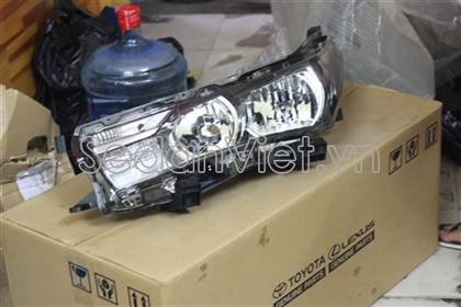 Vỏ đèn pha trái Toyota Corolla Altis 2014