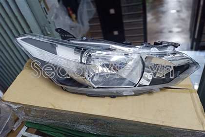 Vỏ đèn pha trái 811700D590