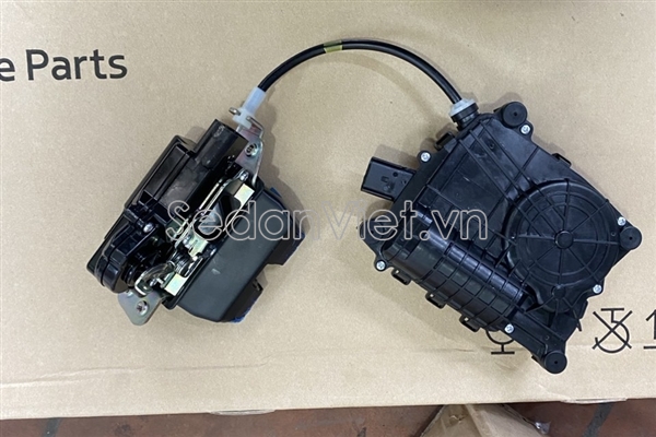 Ổ khóa ngậm cốp hậu Hyundai Santafe 2013-2015