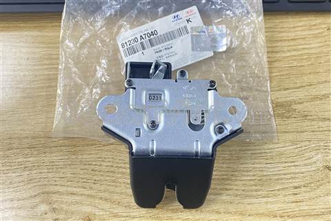 Ổ khóa ngậm cốp hậu 81230A7040