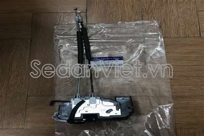 Ổ khóa ngậm cánh cửa trước 813101J020