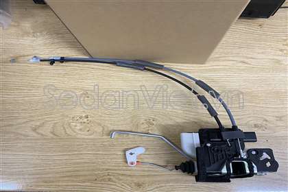 Ổ khóa ngậm cánh cửa 4 giắc điện 813101Y100