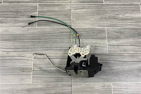 Ổ khóa ngậm cánh cửa trước 813102F010-01