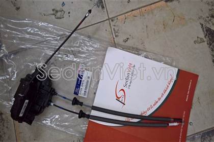 Ổ khóa ngậm cánh cửa trước 813102H030