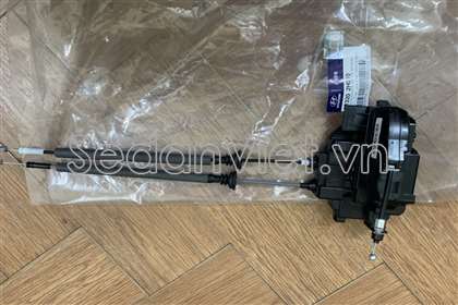 Ổ khóa ngậm cánh cửa trước 813102H030
