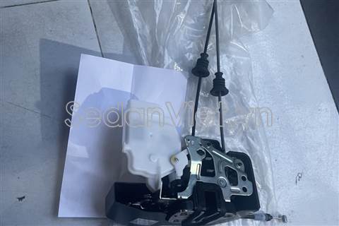 Ổ khóa ngậm cánh cửa trước Kia Carens 2007-2012