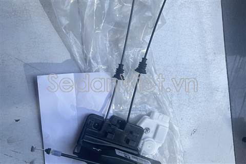Ổ khóa ngậm cánh cửa trước 813201D020