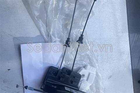 Ổ khóa ngậm cánh cửa trước 813201D020