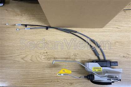 Ổ khóa ngậm cánh cửa trước phải 813201Y030