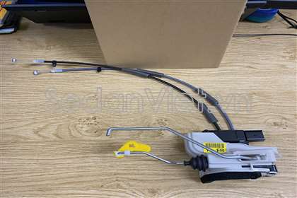 Ổ khóa ngậm cánh cửa trước phải 813201Y030