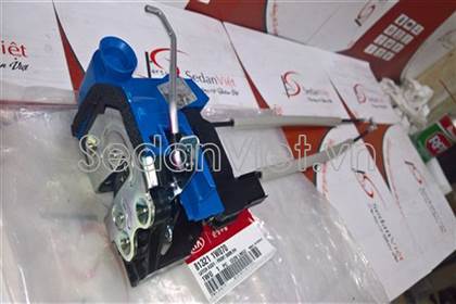 Ổ khóa ngậm cánh cửa trước phải 813211W020