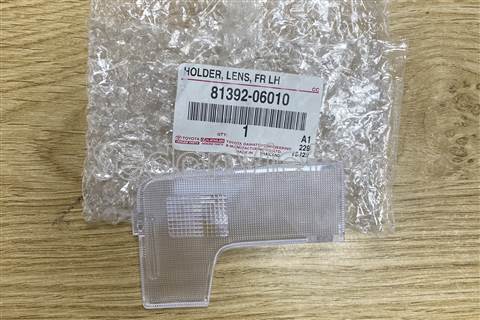 Nắp kính đèn trần xe 8139206010