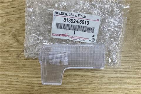 Nắp kính đèn trần xe 8139206010