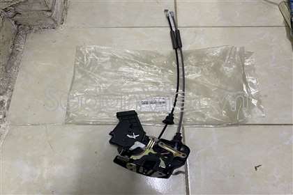 Ổ khóa ngậm cánh cửa sau 814201D010