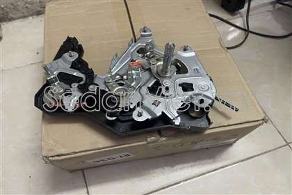 Ổ khóa ngậm cánh cửa sau 814404H050