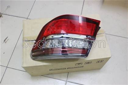 Đèn hậu ngoài phải Toyota Camry 2016