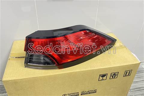 Đèn hậu ngoài phải 815510A070