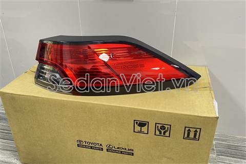 Đèn hậu ngoài phải 815510A070