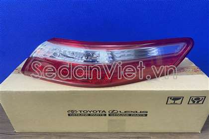 Vỏ đèn hậu phải 8155133340