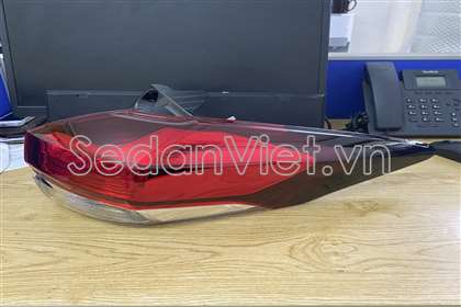 Đèn hậu ngoài phải 81551BZ320