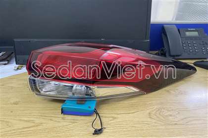 Đèn hậu ngoài phải 81551BZ320