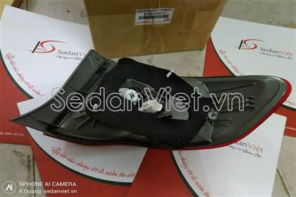 Đèn hậu ngoài trái 8156002480