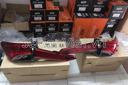 Đèn hậu ngoài trái 815600K381