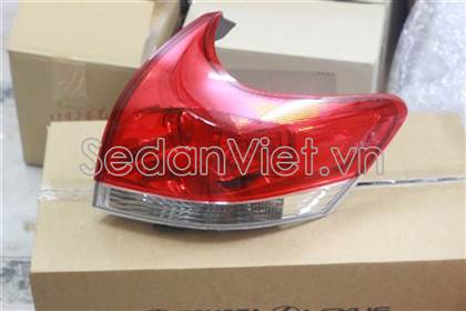 Đèn hậu ngoài trái 815600T010