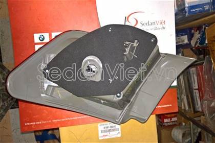 Đèn hậu ngoài trái 8156106540