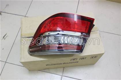 Đèn hậu ngoài trái 8156106680