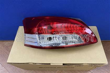 Đèn hậu trái 815610D220