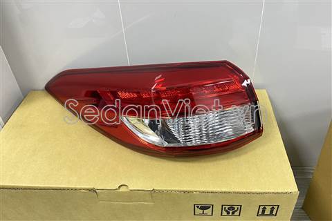 Đèn hậu ngoài 815610DA40