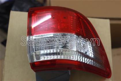 Đèn hậu ngoài trái Toyota Fortuner 2009-2012