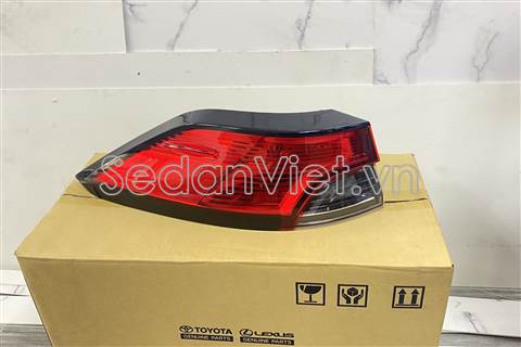 Vỏ đèn hậu trái dùng cho xe Toyota Corolla Cross 2021-2023