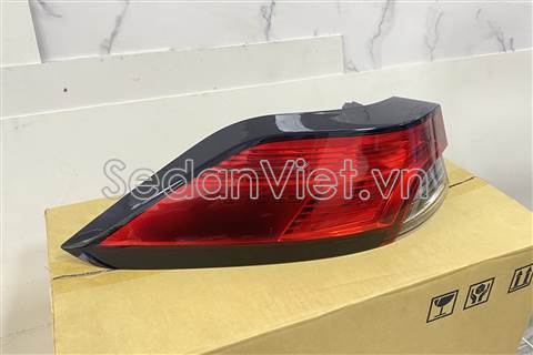 Vỏ đèn hậu trái 815610A070