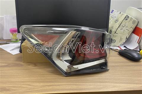 Đèn hậu ngoài trái 8156130D40