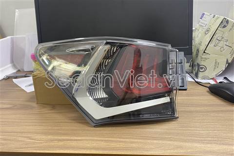 Đèn hậu ngoài trái 8156130D40