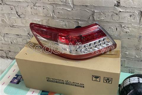Vỏ đèn hậu trái 8156133520