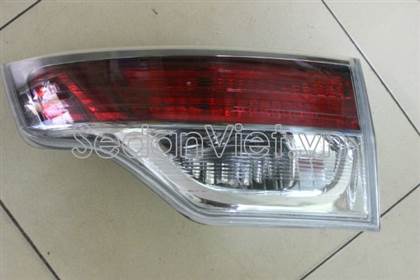 Đèn hậu trong phải 815800E050