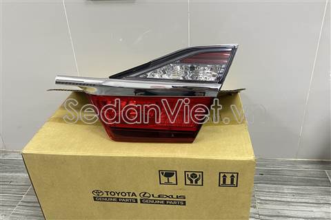 Đèn hậu trong phải Toyota Camry 2016