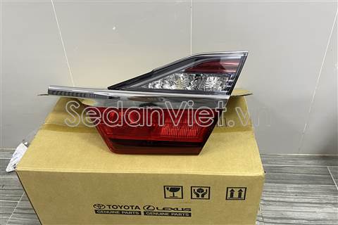 Đèn hậu trong phải 8158106580