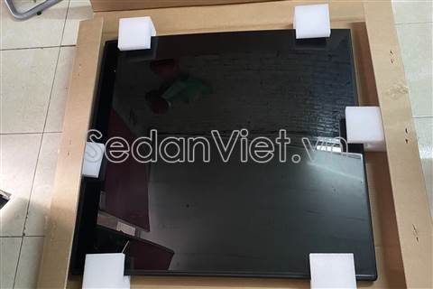 Kính cửa sổ trời phía sau